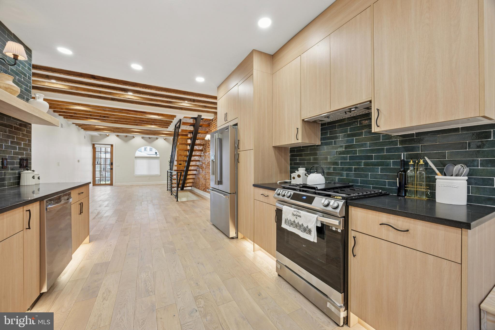 UNIVERSITY CITY - Residential