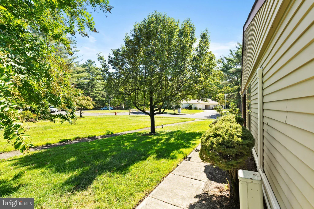 668 Farrington Court, Manchester, NJ 08759