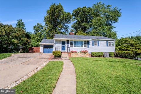 Photo of 998 N Roosevelt Street, FALLS CHURCH, VA 22046 (MLS # VAFA2004324)