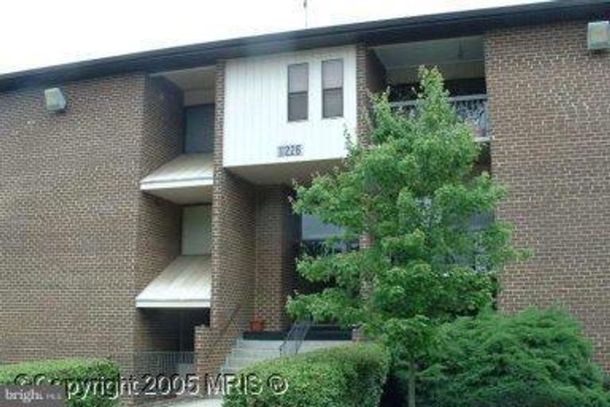 Immaculate HARDWOOD Floors in all rooms.Nice 3Br,2Ba newly painted in a convenient location.Laundry Rm in the Unit.Readily available now.All utilities included except plug in electric.Please park in # 289 space when showing or visitors'parking spaces.