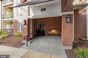 1570 SPRING GATE DRIVE 7205