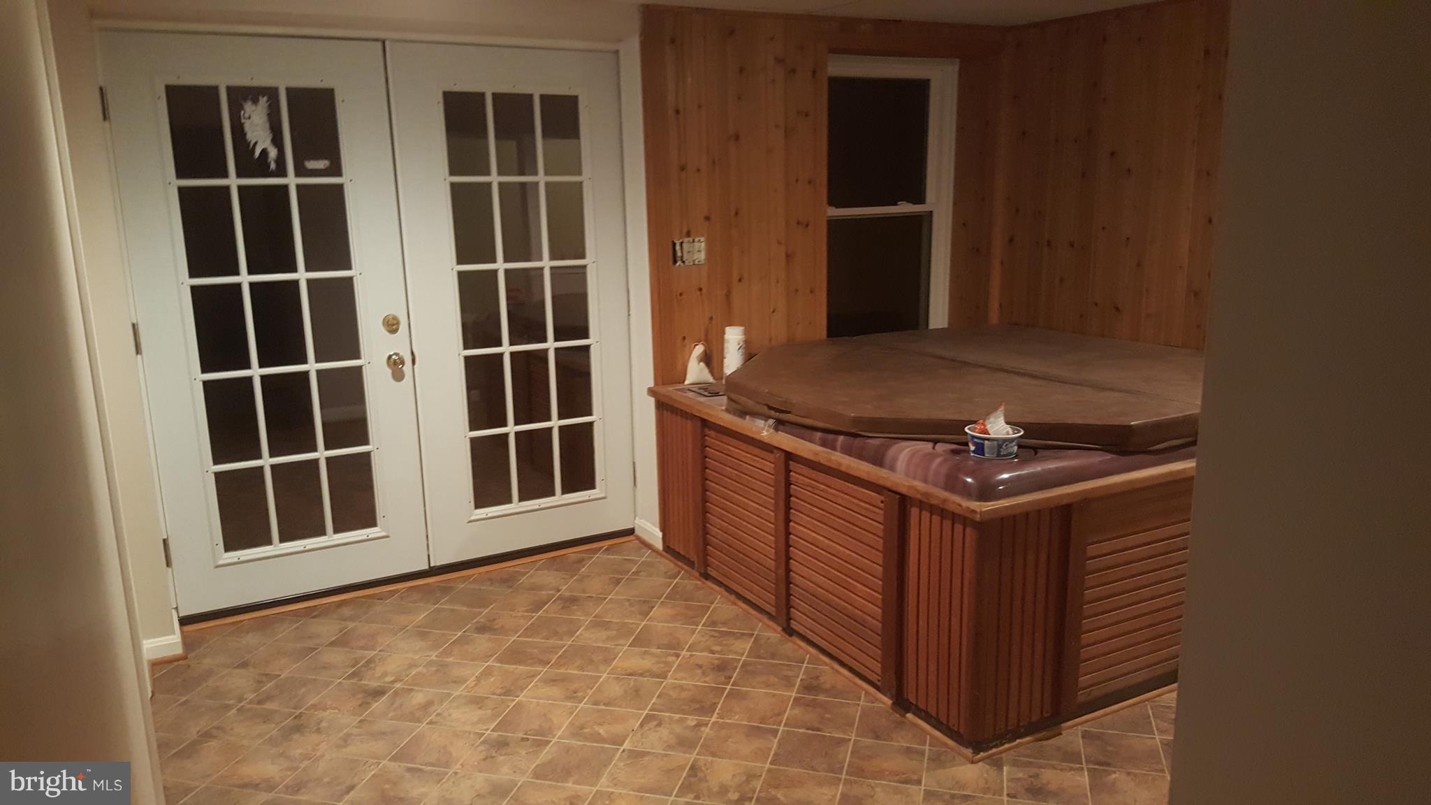 GOLDEN BEACH - Residential