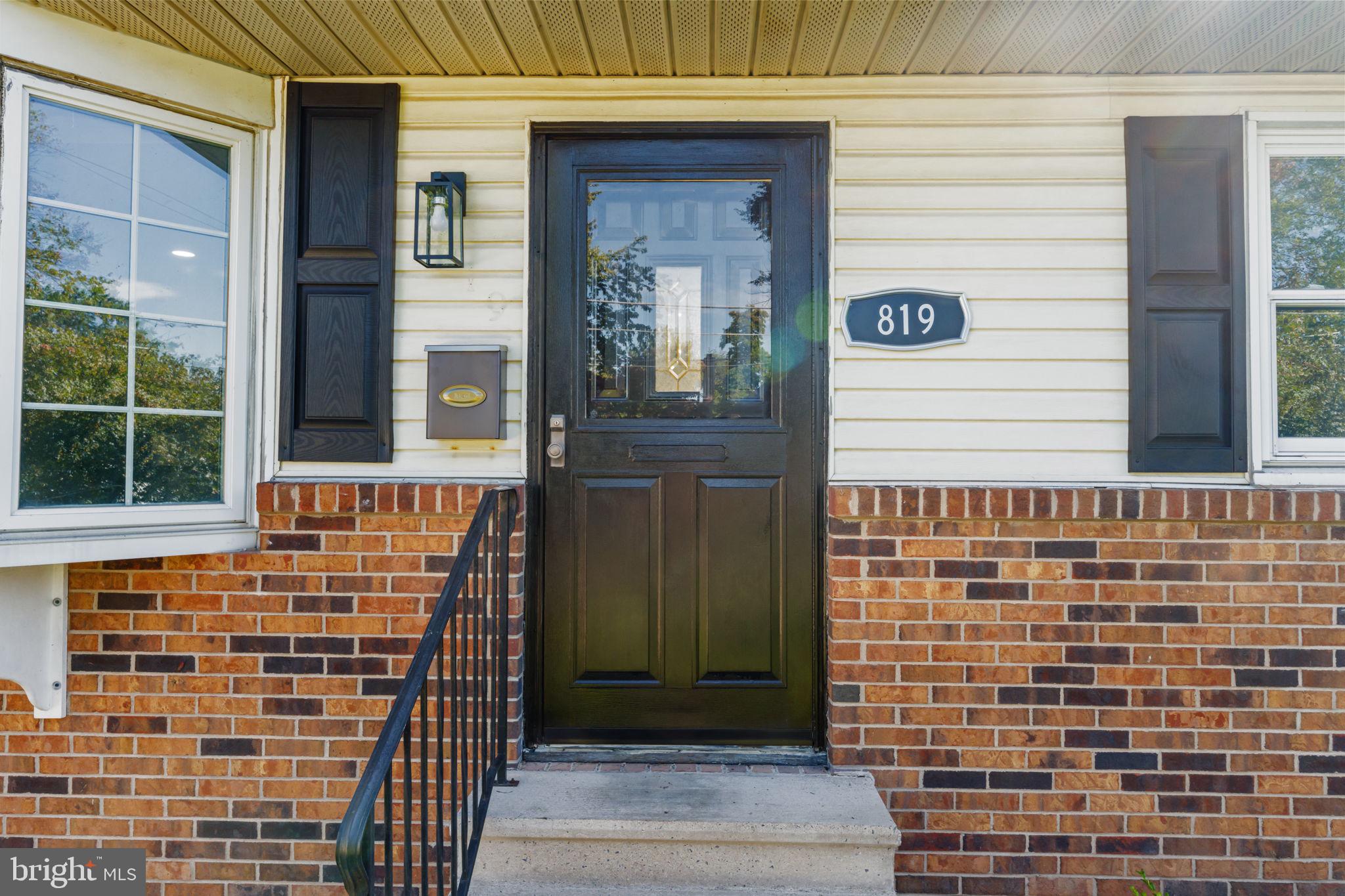 819 CENTRAL AVENUE