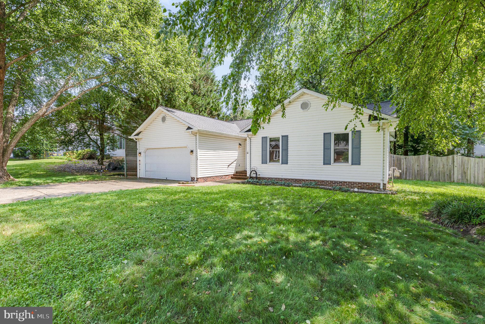 18 S POINTE LANE