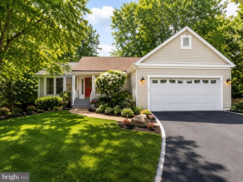 Photo of 10799 Adare Drive, FAIRFAX, VA 22032 (MLS # VAFX2328158)
