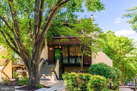 Photo of 2202 S Quincy Street #2, ARLINGTON, VA 22204 (MLS # VAAR2072520)