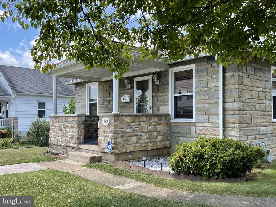 Move in ready bungalow!  As soon as you step inside this one will charm you.
Replacement windows, updated bath, AC, laminate flooring, detached oversized 1 car 
garage, and paved parking area.   See documents for items that are included.
Come take a look!!!!