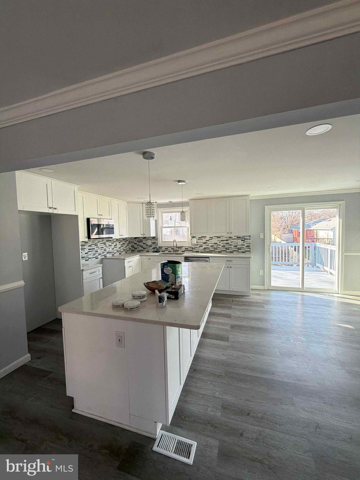 WHITE OAK MANOR - Residential