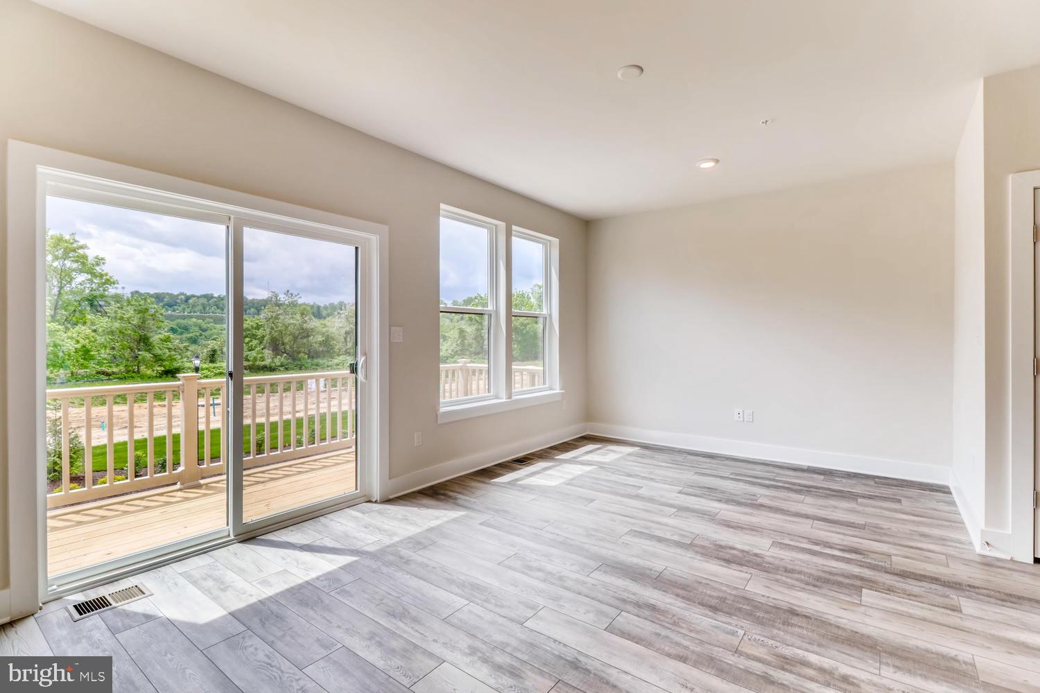 WOODMORE - Residential