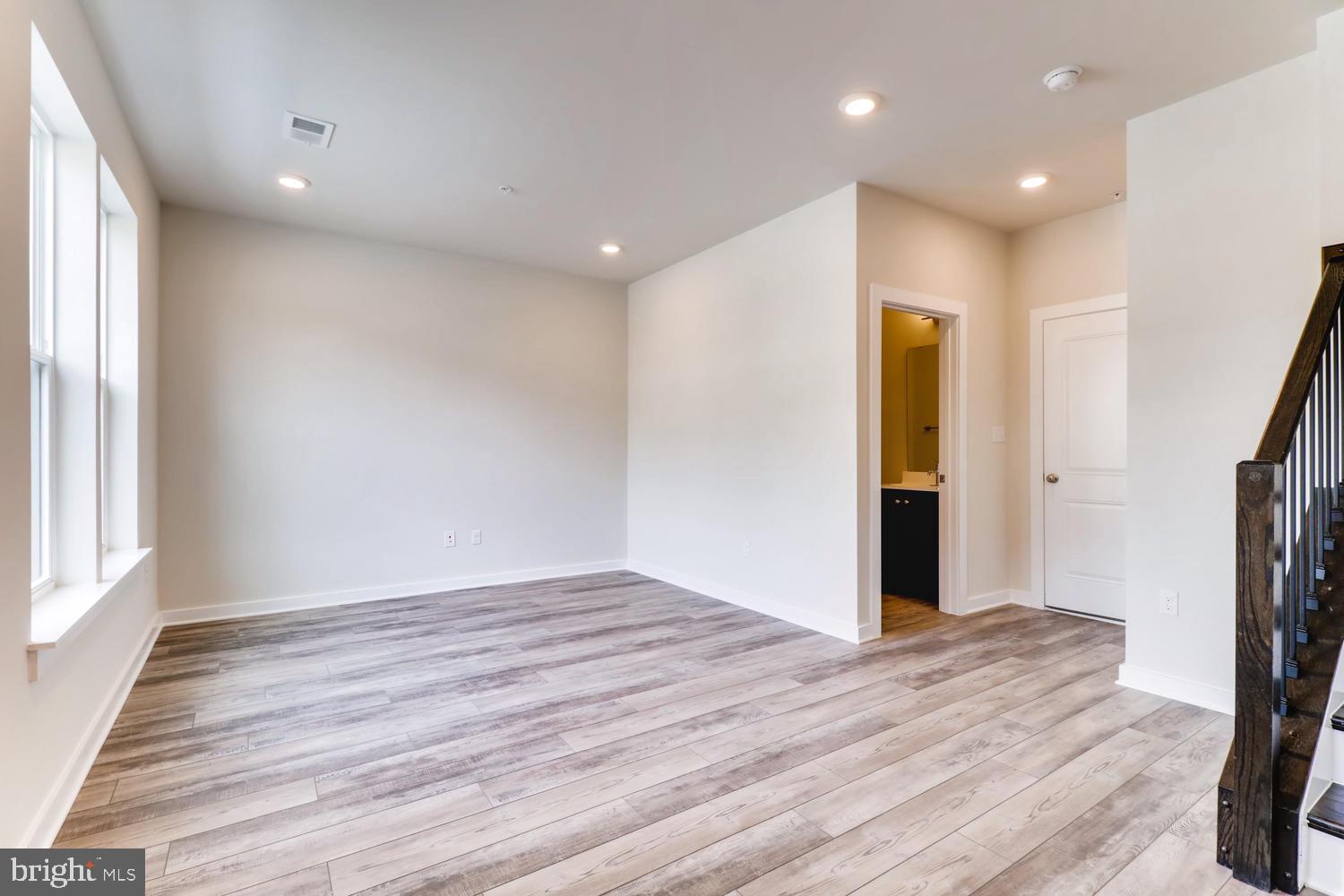 WOODMORE - Residential