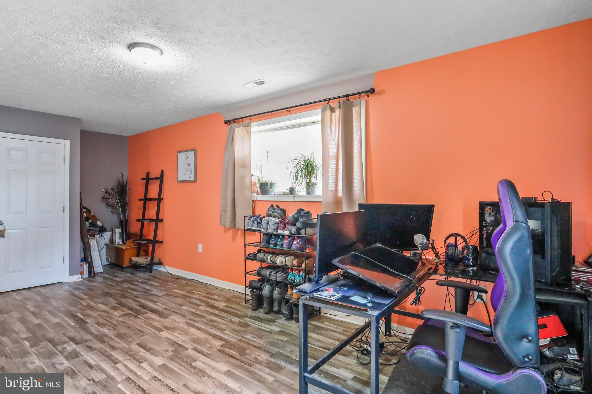 MIDDLE CREEK MANOR - Residential