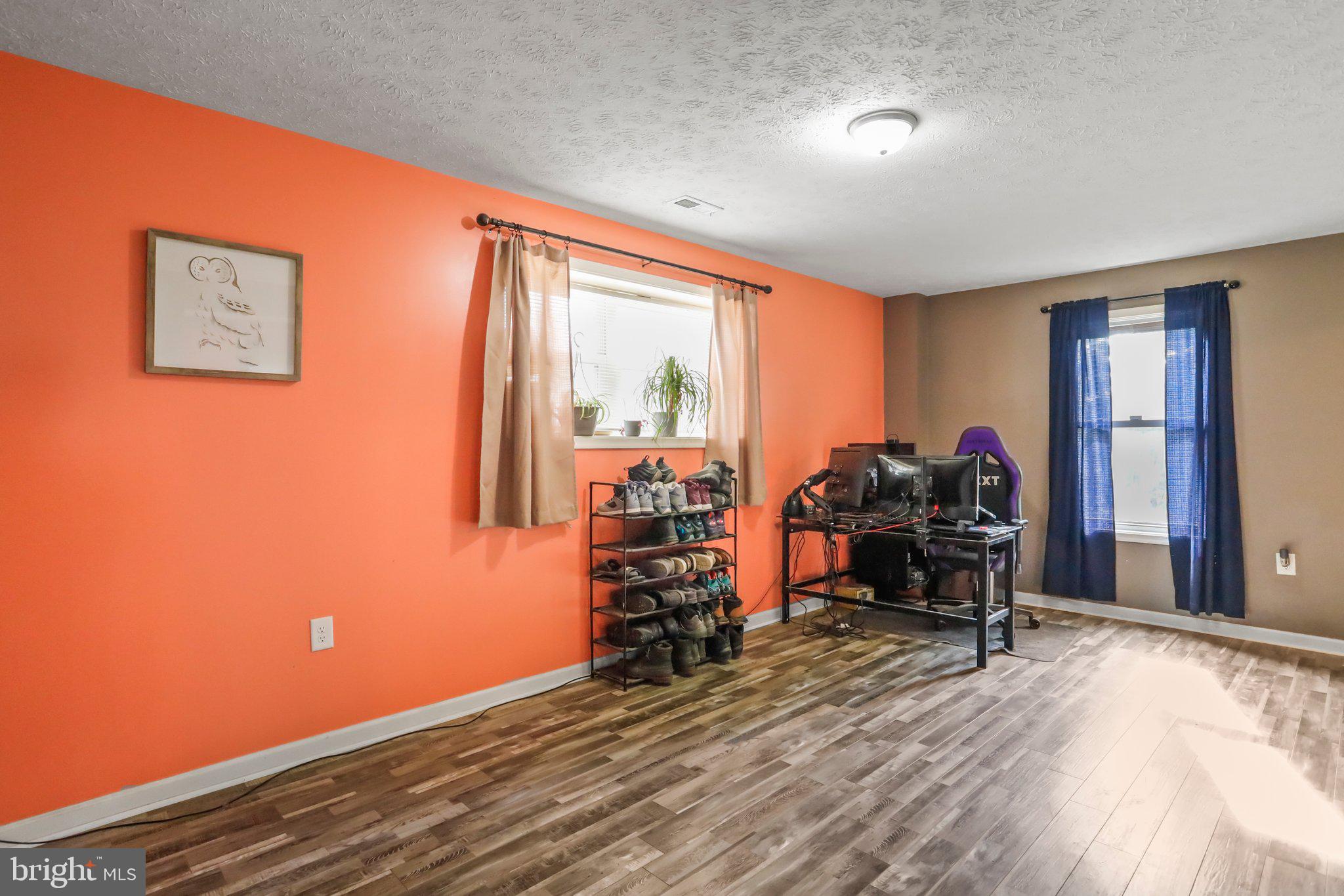 MIDDLE CREEK MANOR - Residential