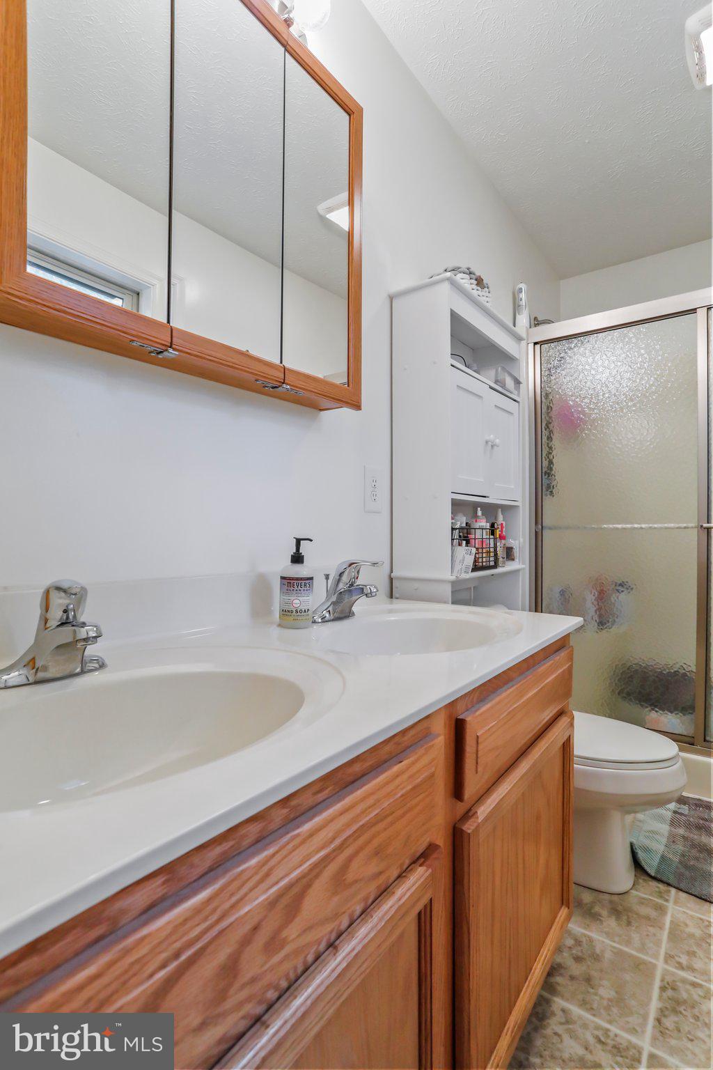 MIDDLE CREEK MANOR - Residential