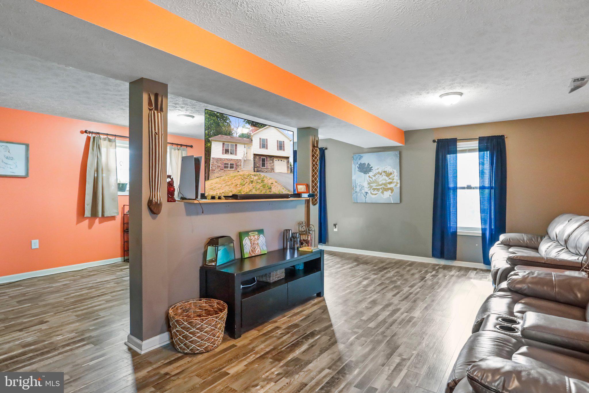 MIDDLE CREEK MANOR - Residential