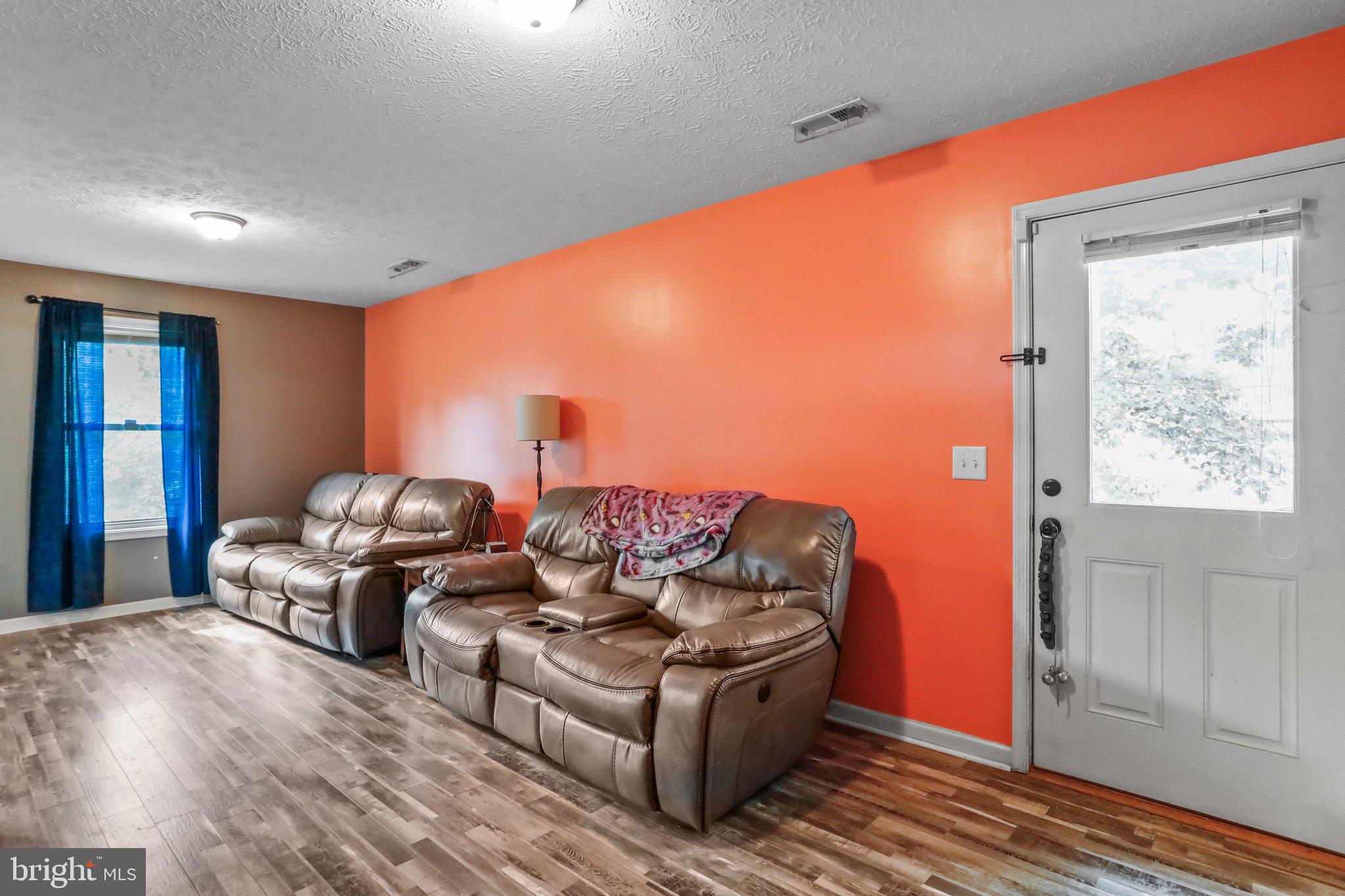 MIDDLE CREEK MANOR - Residential