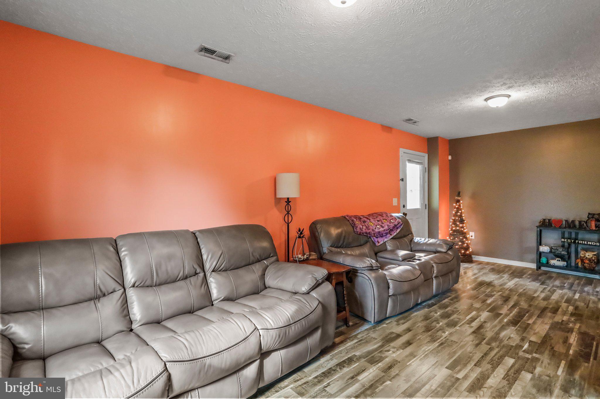 MIDDLE CREEK MANOR - Residential