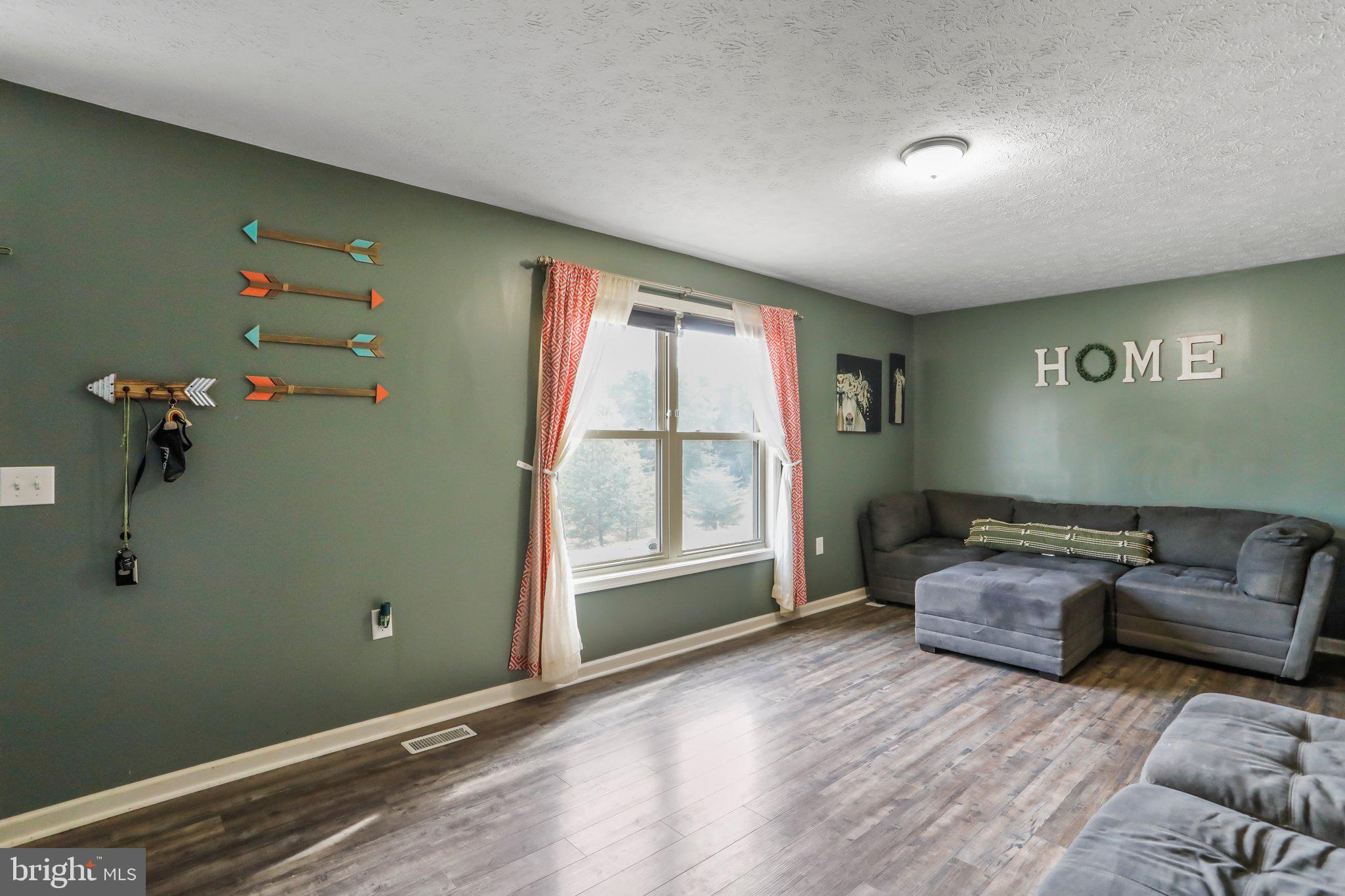 MIDDLE CREEK MANOR - Residential