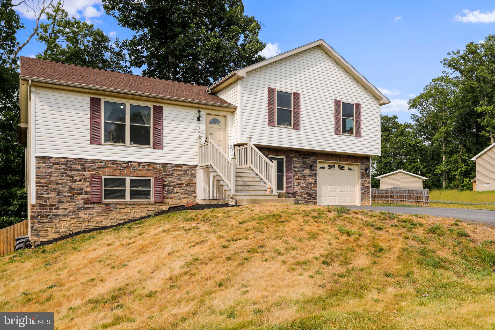 MIDDLE CREEK MANOR - Residential