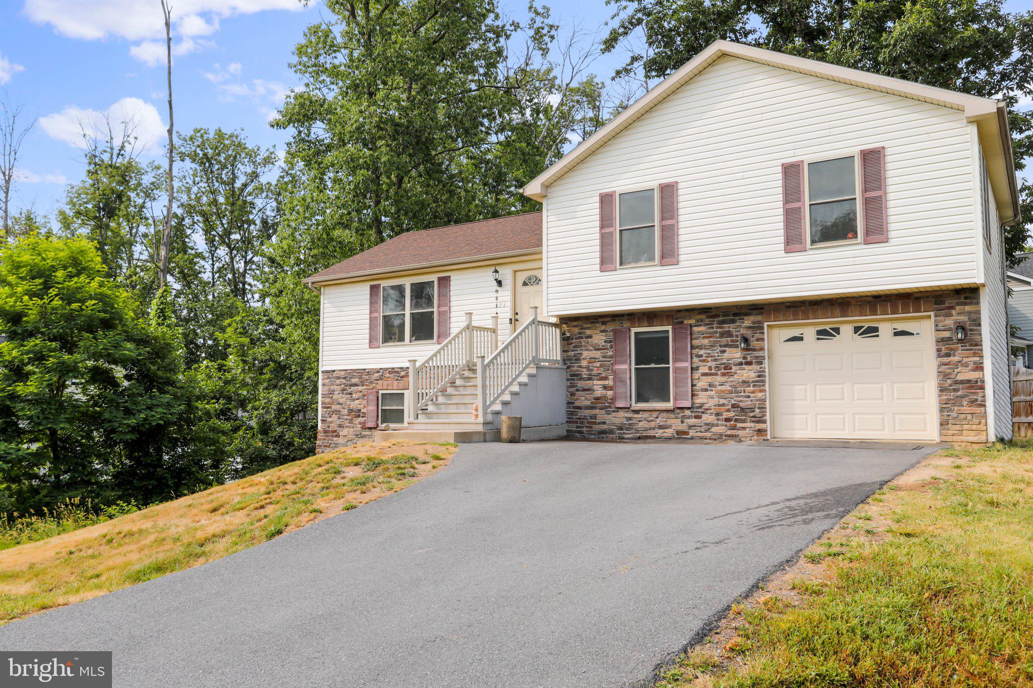 MIDDLE CREEK MANOR - Residential