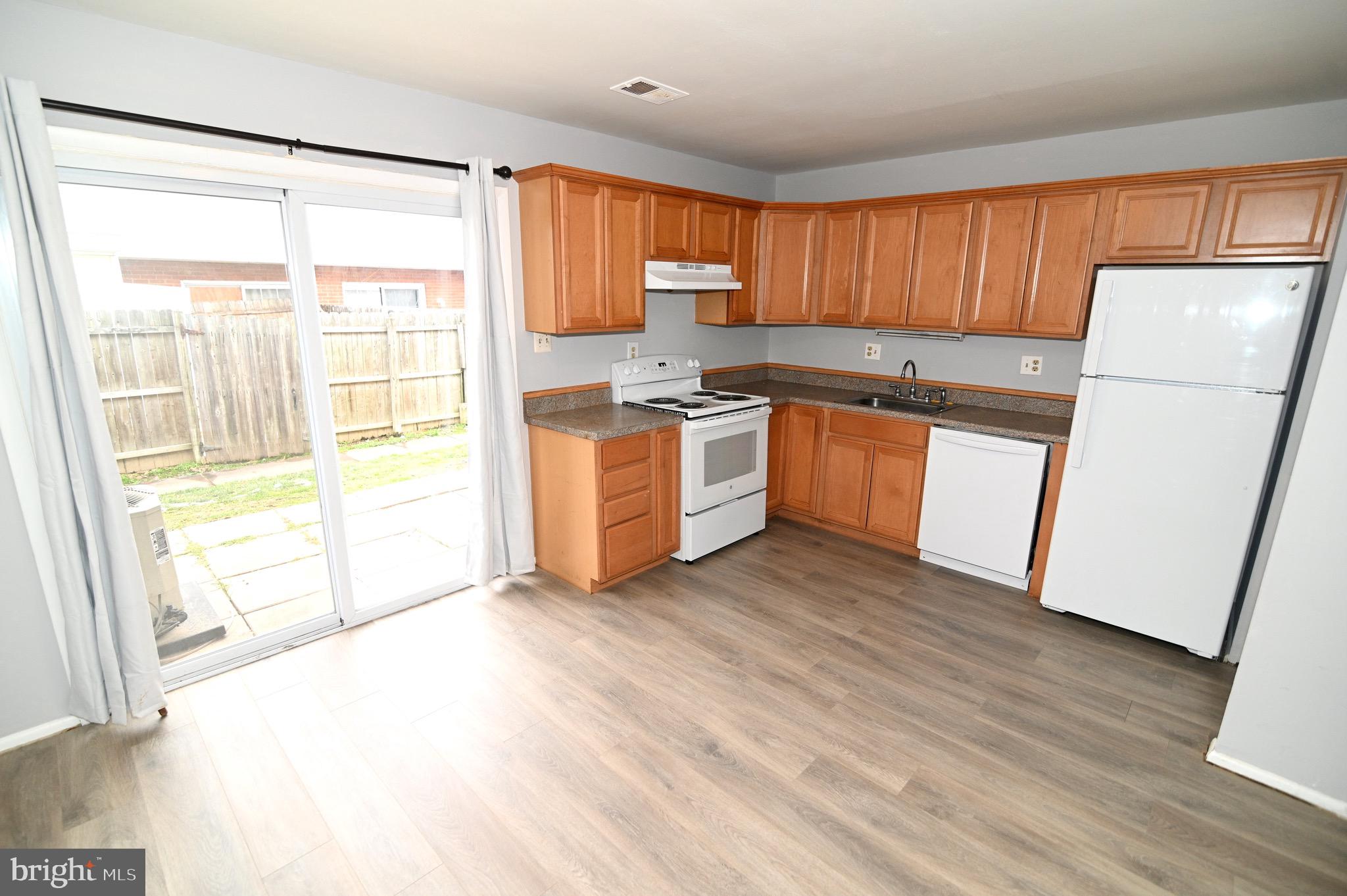 OAK MANOR TWN HSE CONDO - Residential Lease