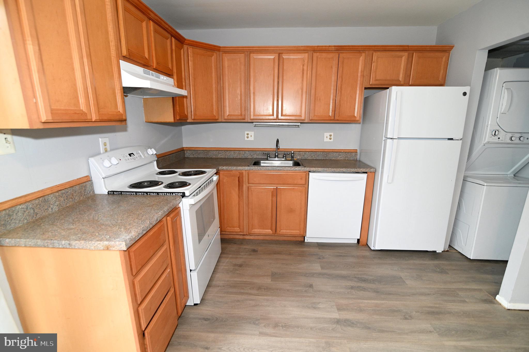 OAK MANOR TWN HSE CONDO - Residential Lease