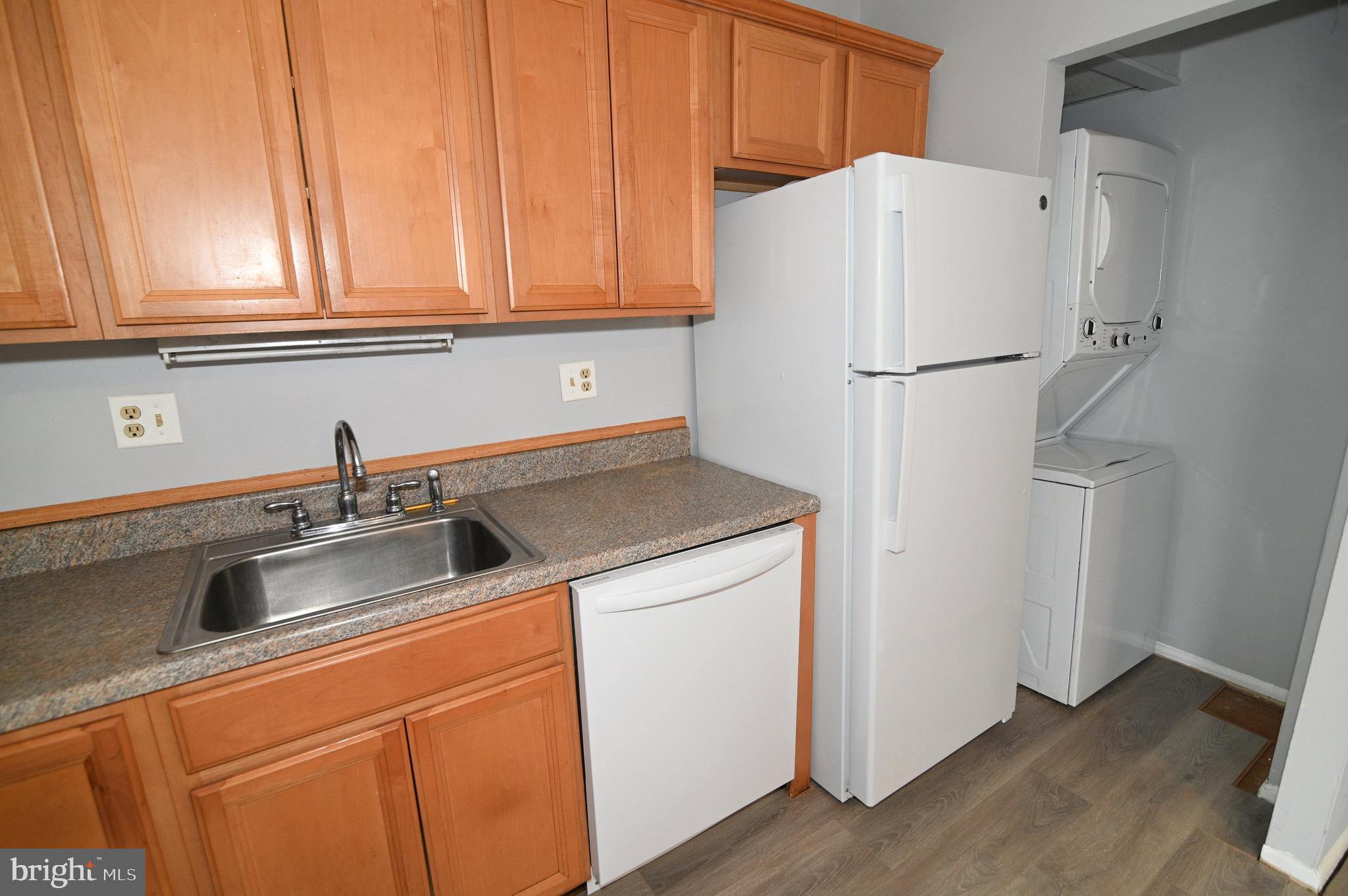 OAK MANOR TWN HSE CONDO - Residential Lease