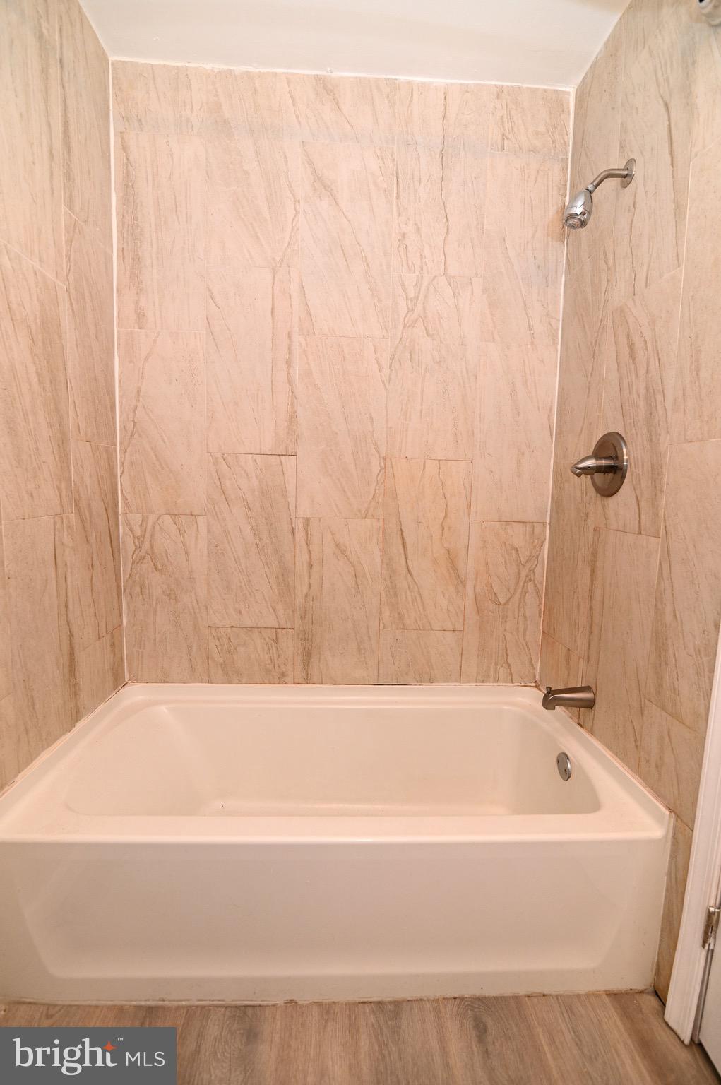 OAK MANOR TWN HSE CONDO - Residential Lease