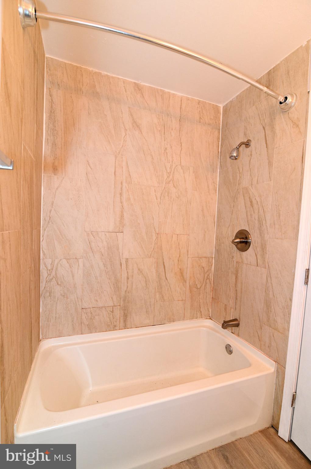 OAK MANOR TWN HSE CONDO - Residential Lease