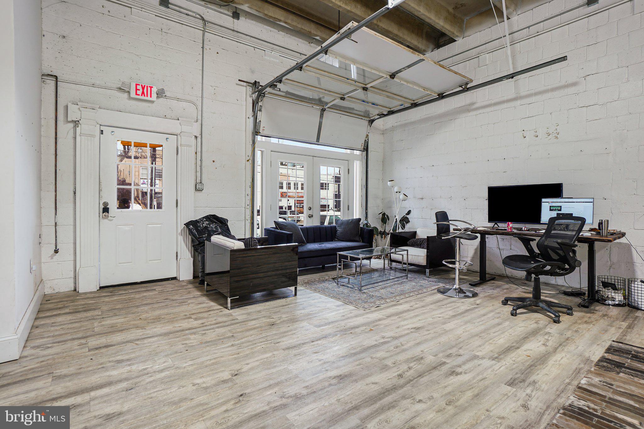 4217 HOWARD AVENUE B