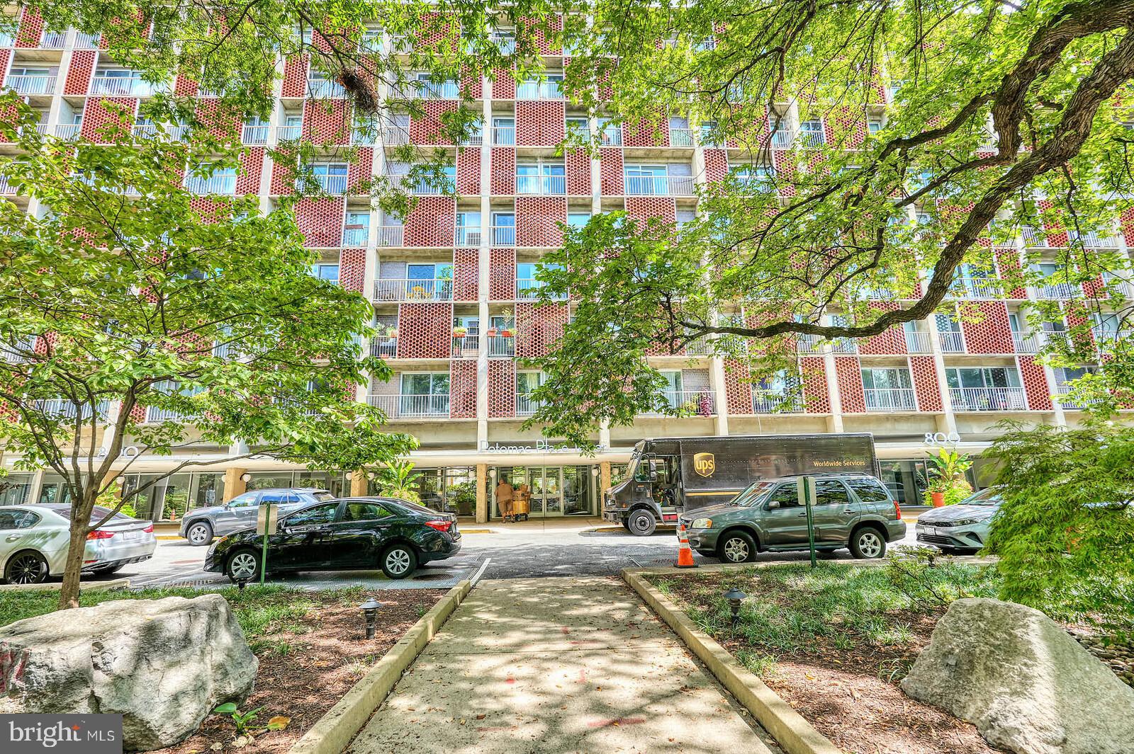 800 4TH STREET SW S623
