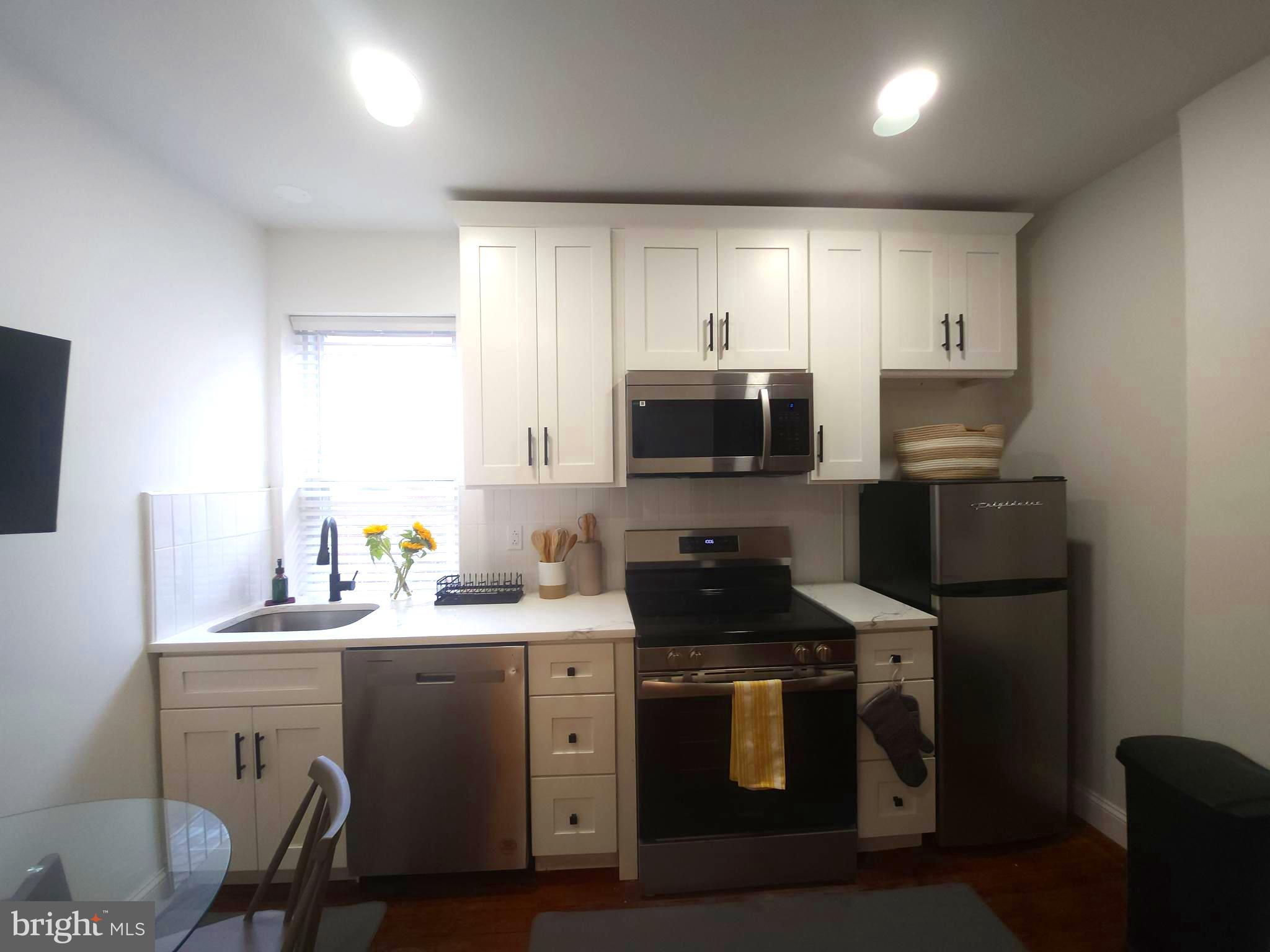 UNIVERSITY CITY - Residential Lease