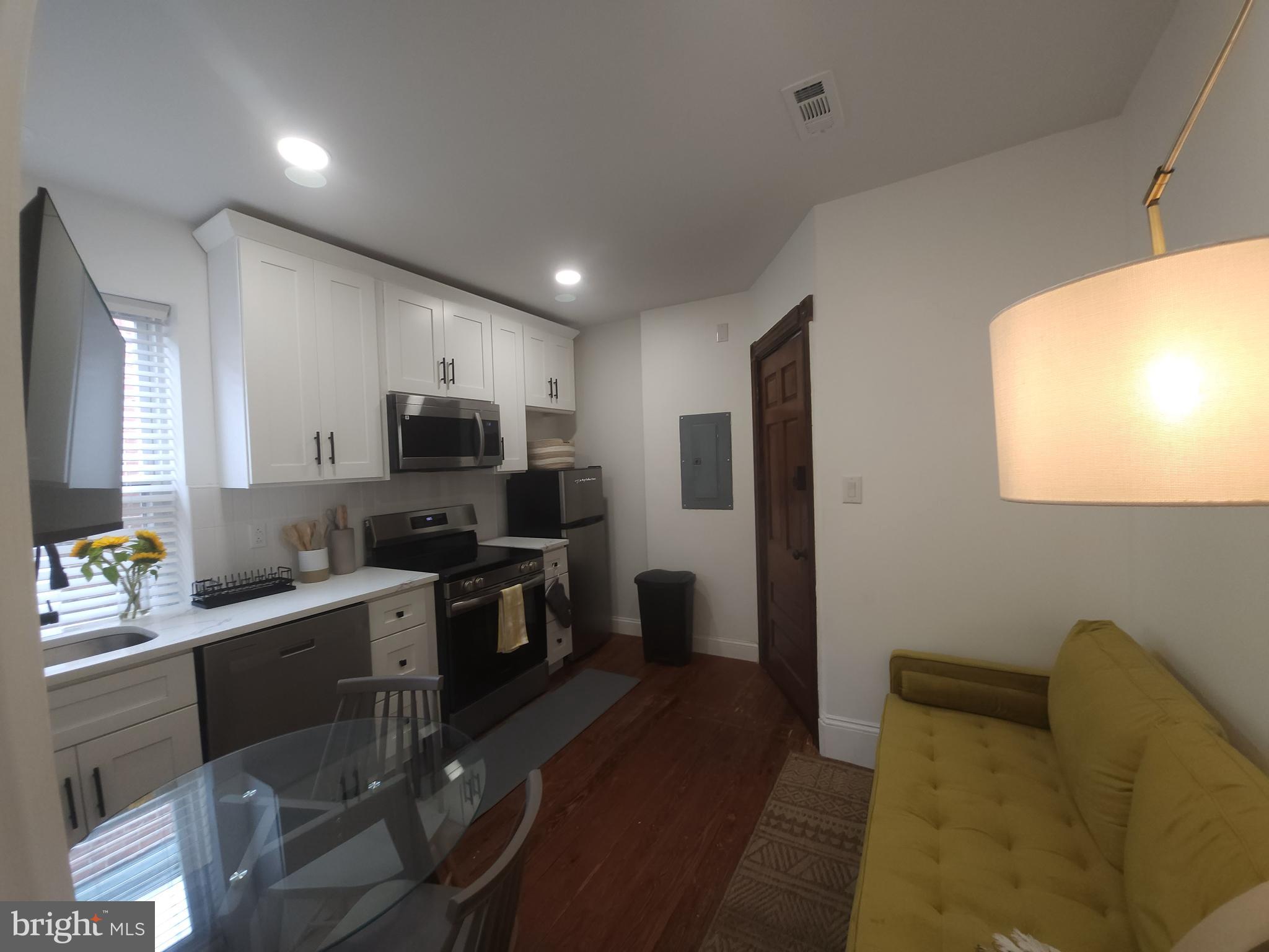 UNIVERSITY CITY - Residential Lease