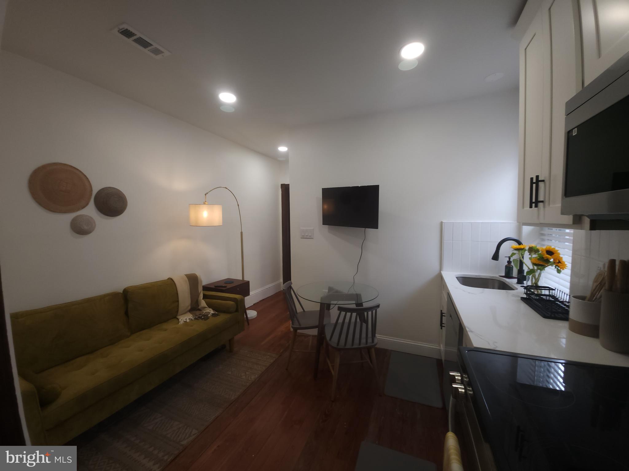 UNIVERSITY CITY - Residential Lease