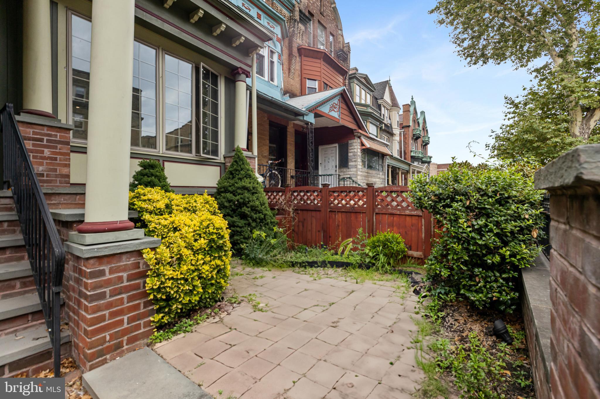 UNIVERSITY CITY - Residential Lease