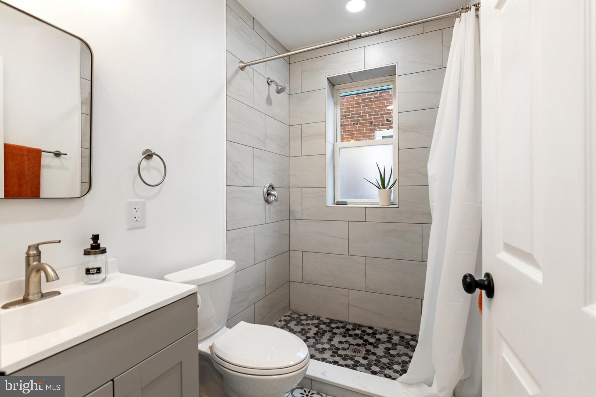 UNIVERSITY CITY - Residential Lease