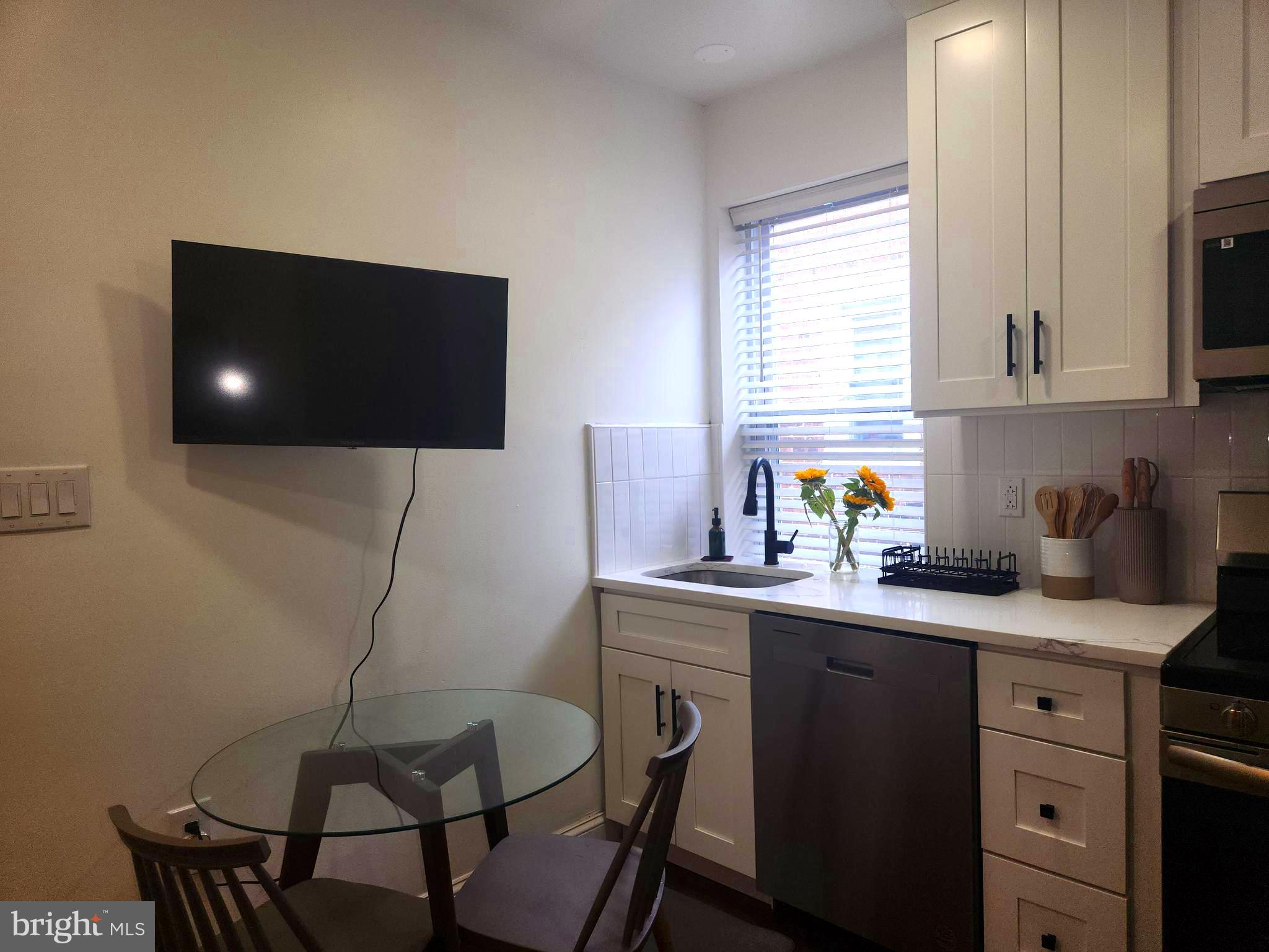 UNIVERSITY CITY - Residential Lease