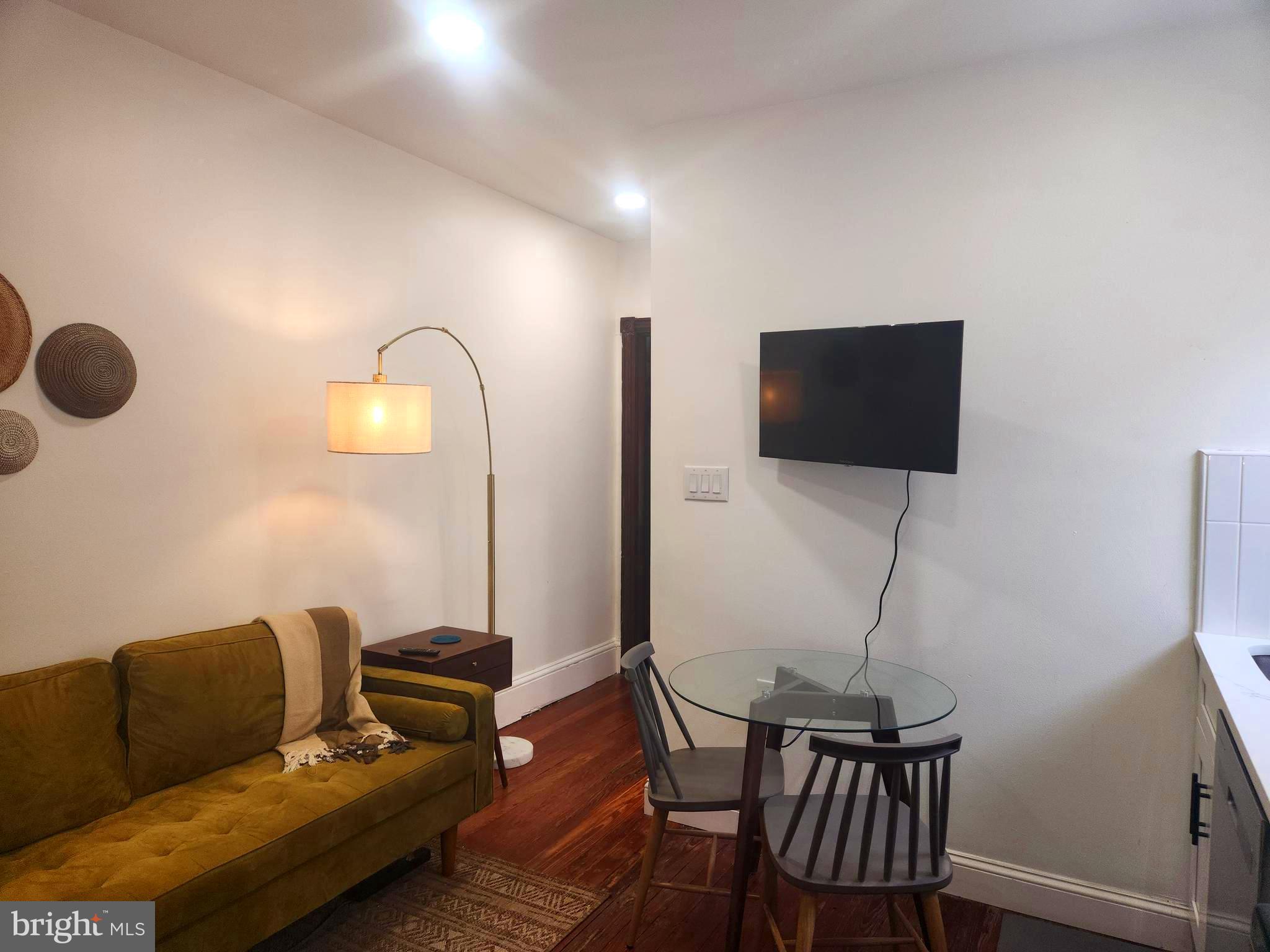 UNIVERSITY CITY - Residential Lease