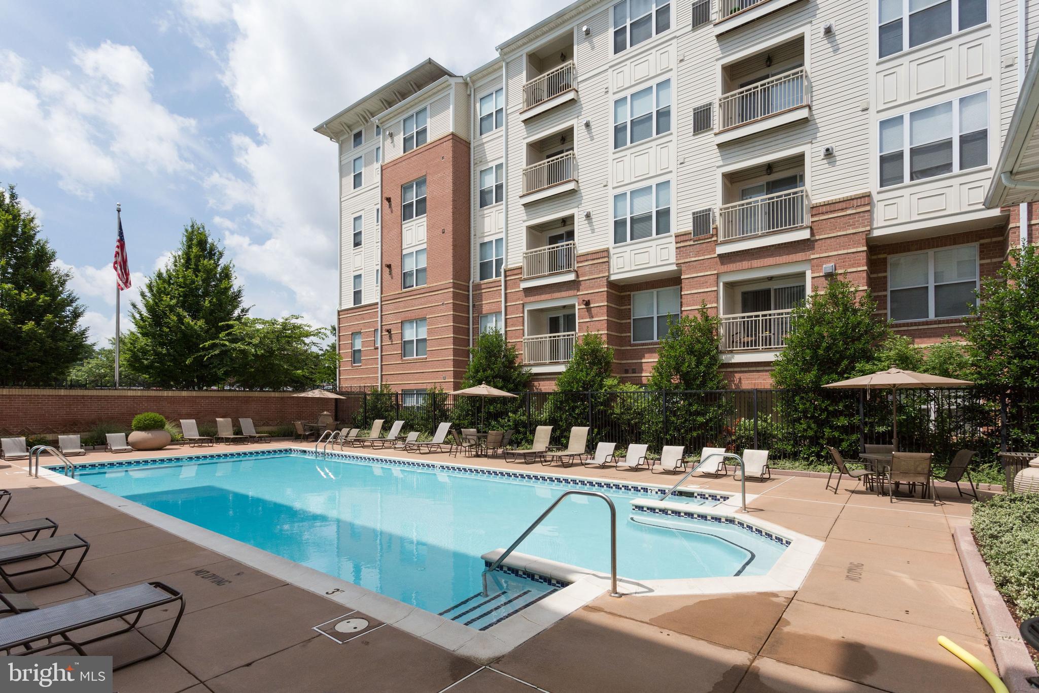 MARQUIS AT VIENNA STATION - Residential