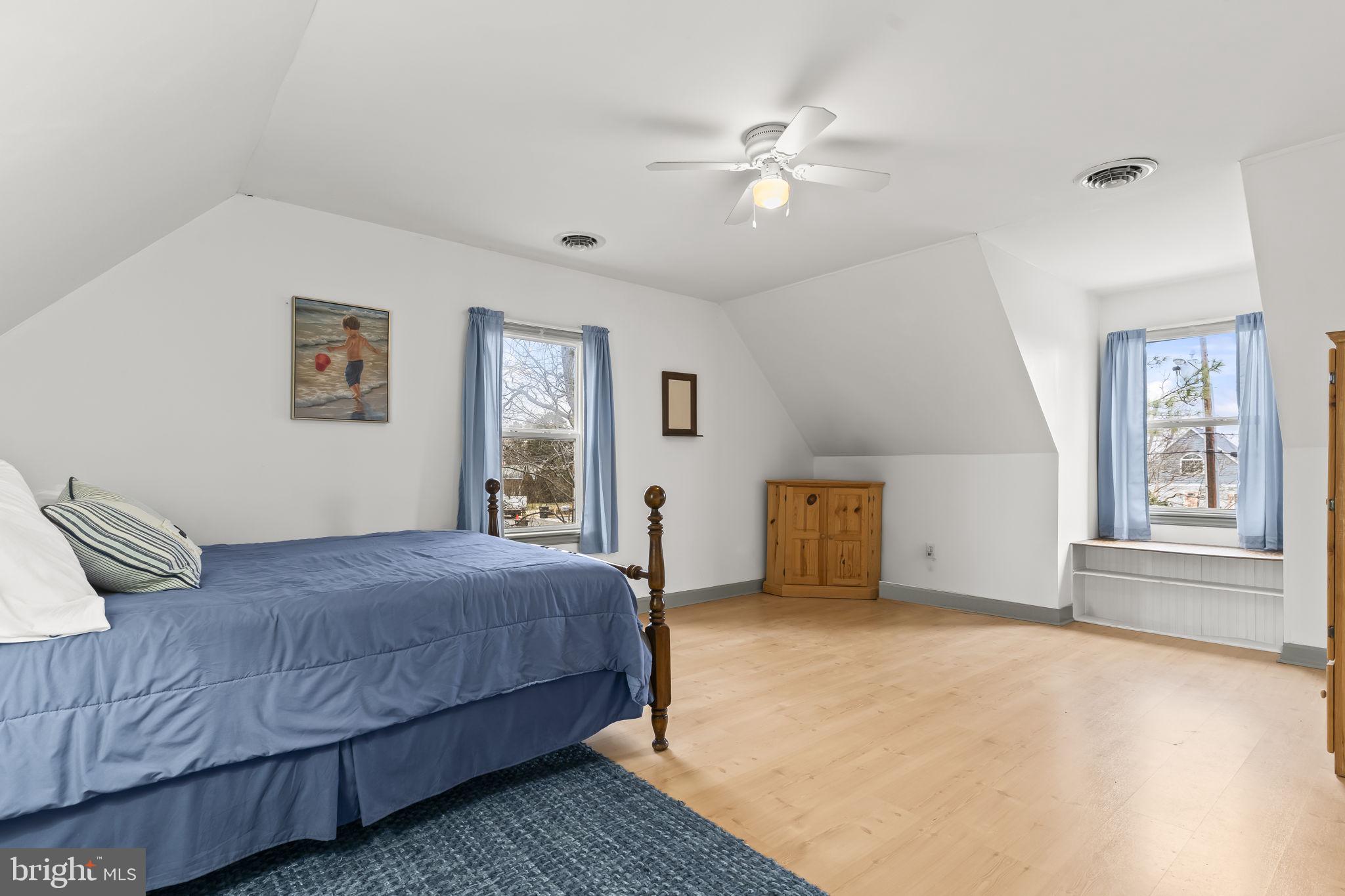 COLONIAL BEACH - Residential