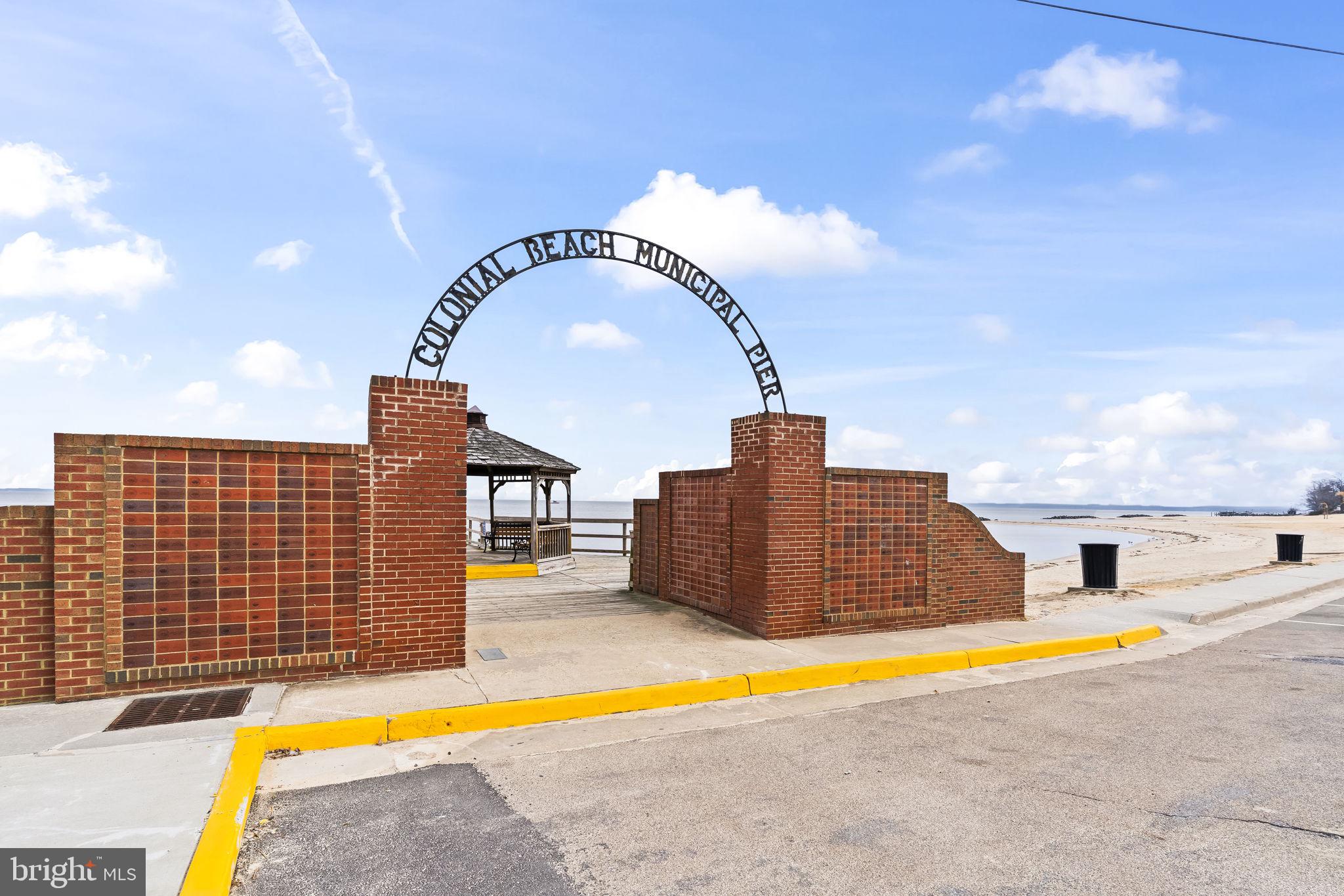 COLONIAL BEACH - Residential