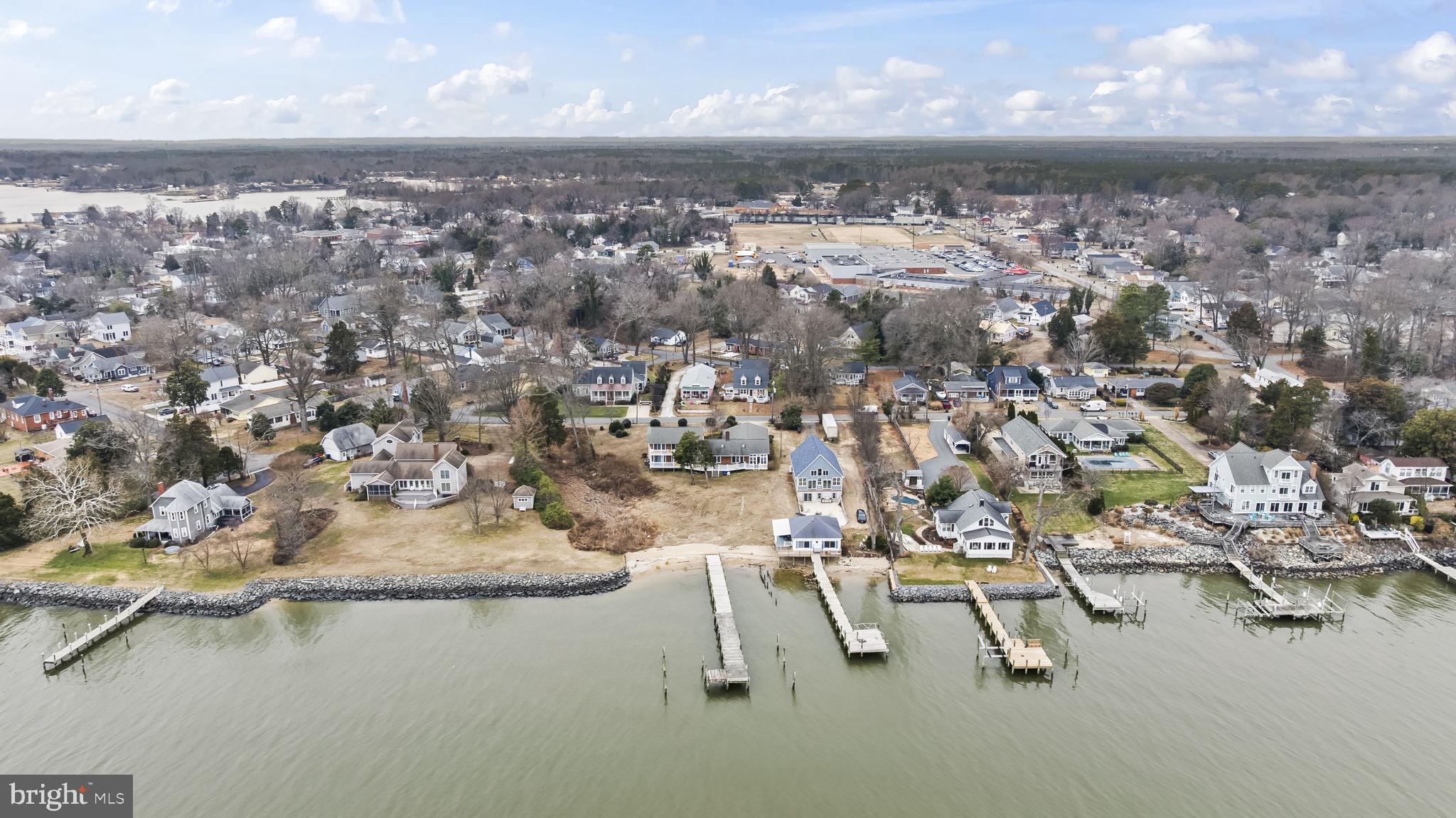 COLONIAL BEACH - Residential