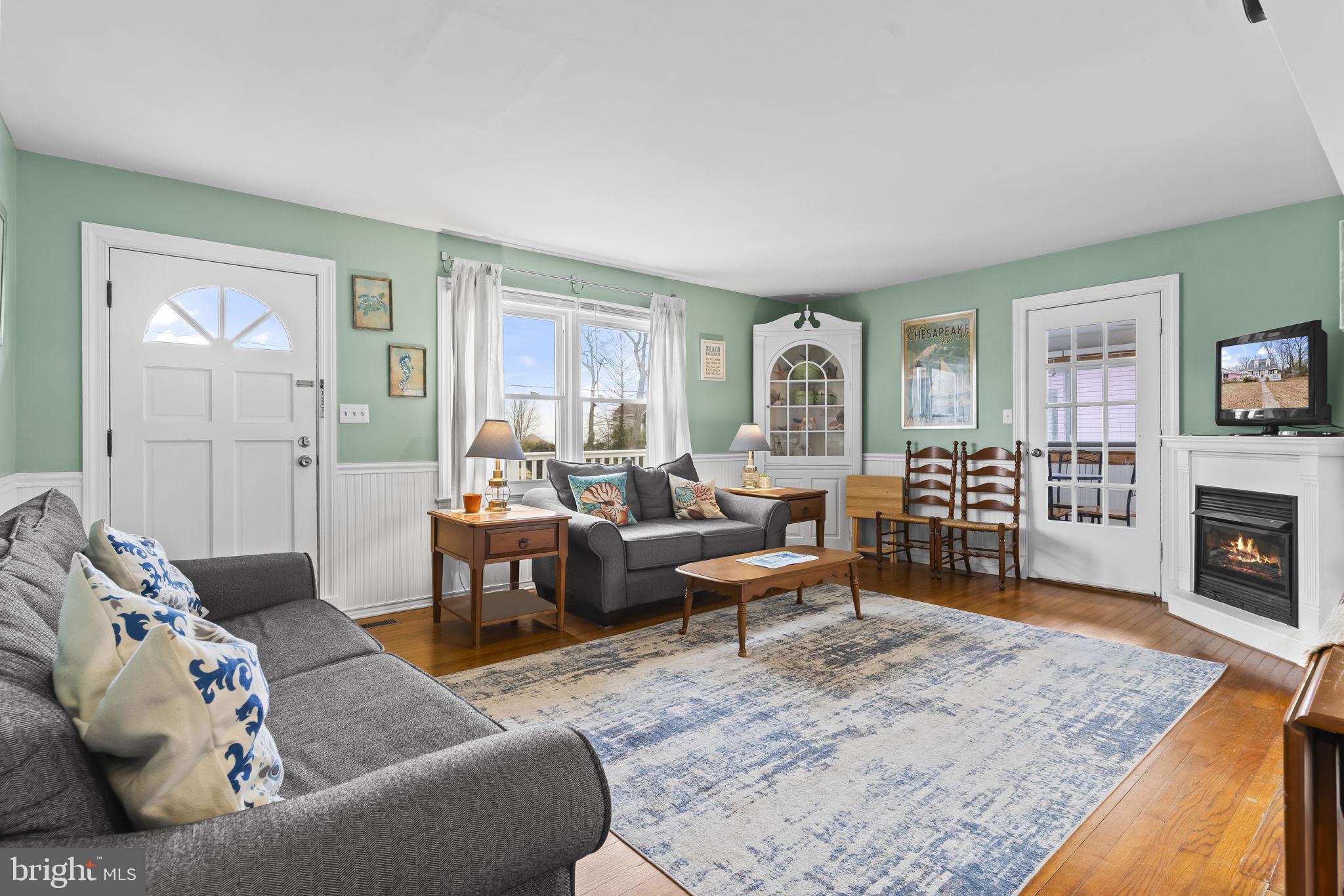 COLONIAL BEACH - Residential