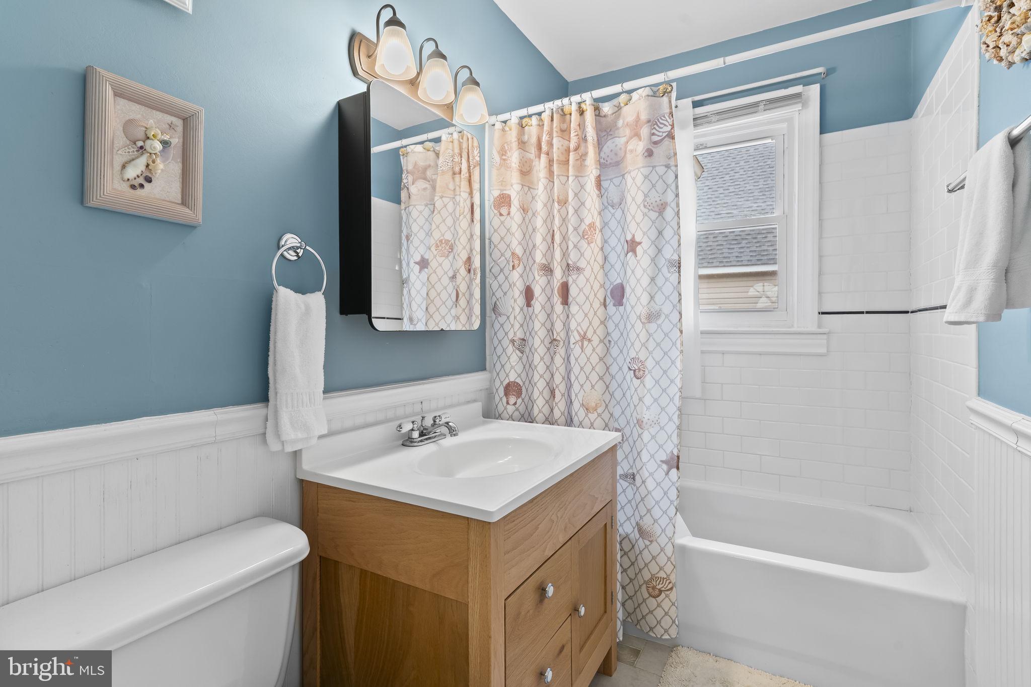 COLONIAL BEACH - Residential