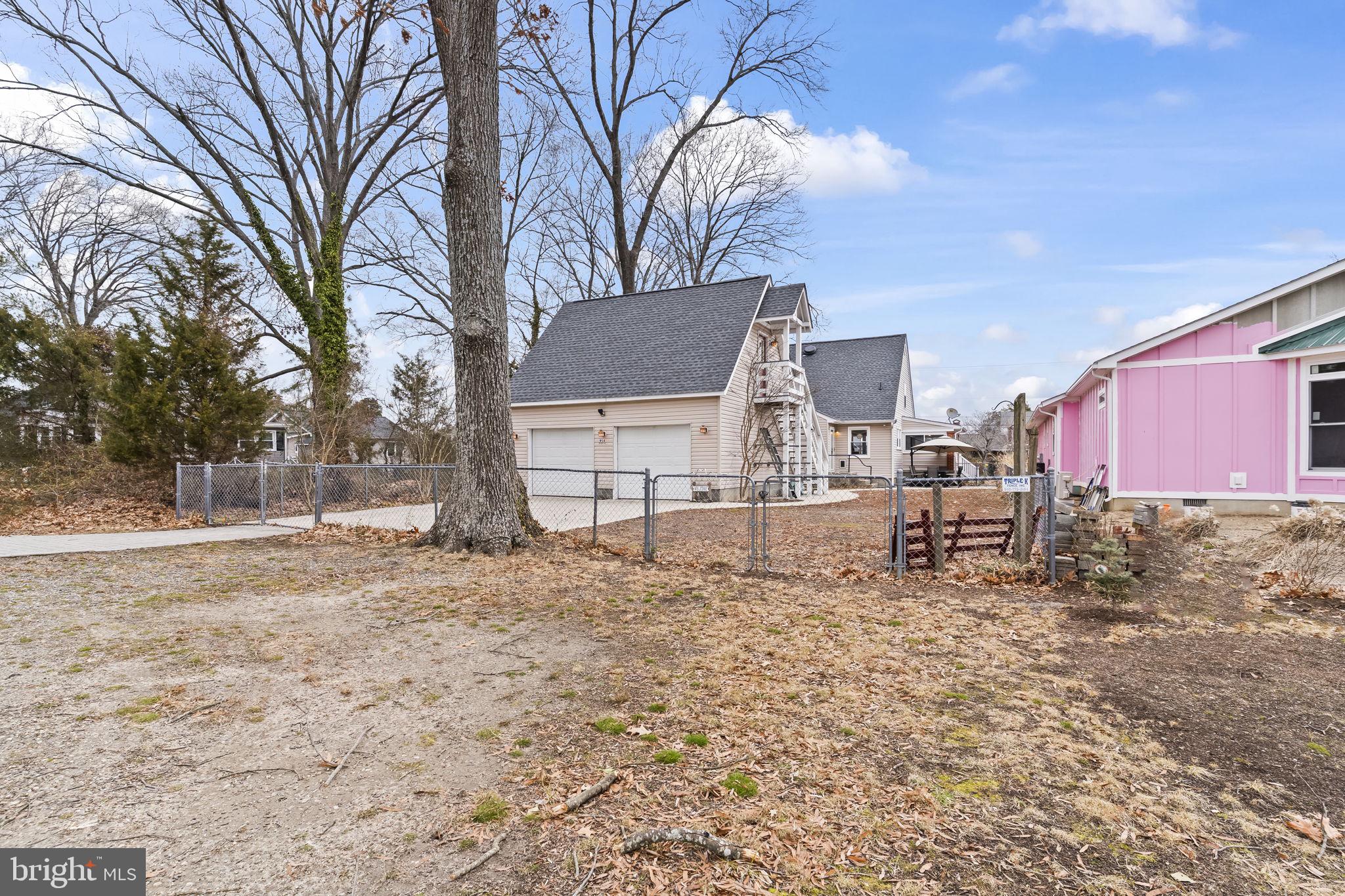 COLONIAL BEACH - Residential