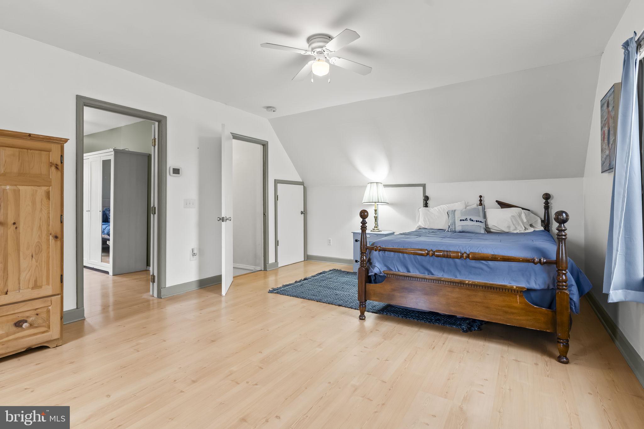 COLONIAL BEACH - Residential