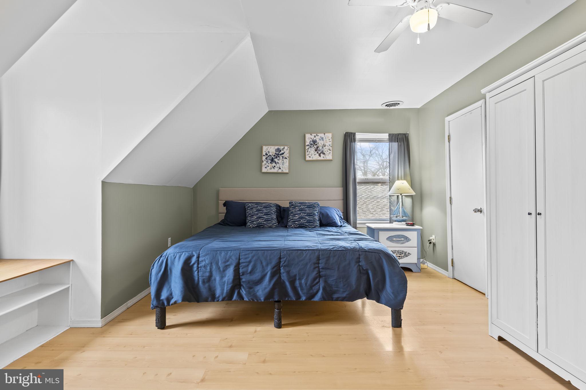 COLONIAL BEACH - Residential