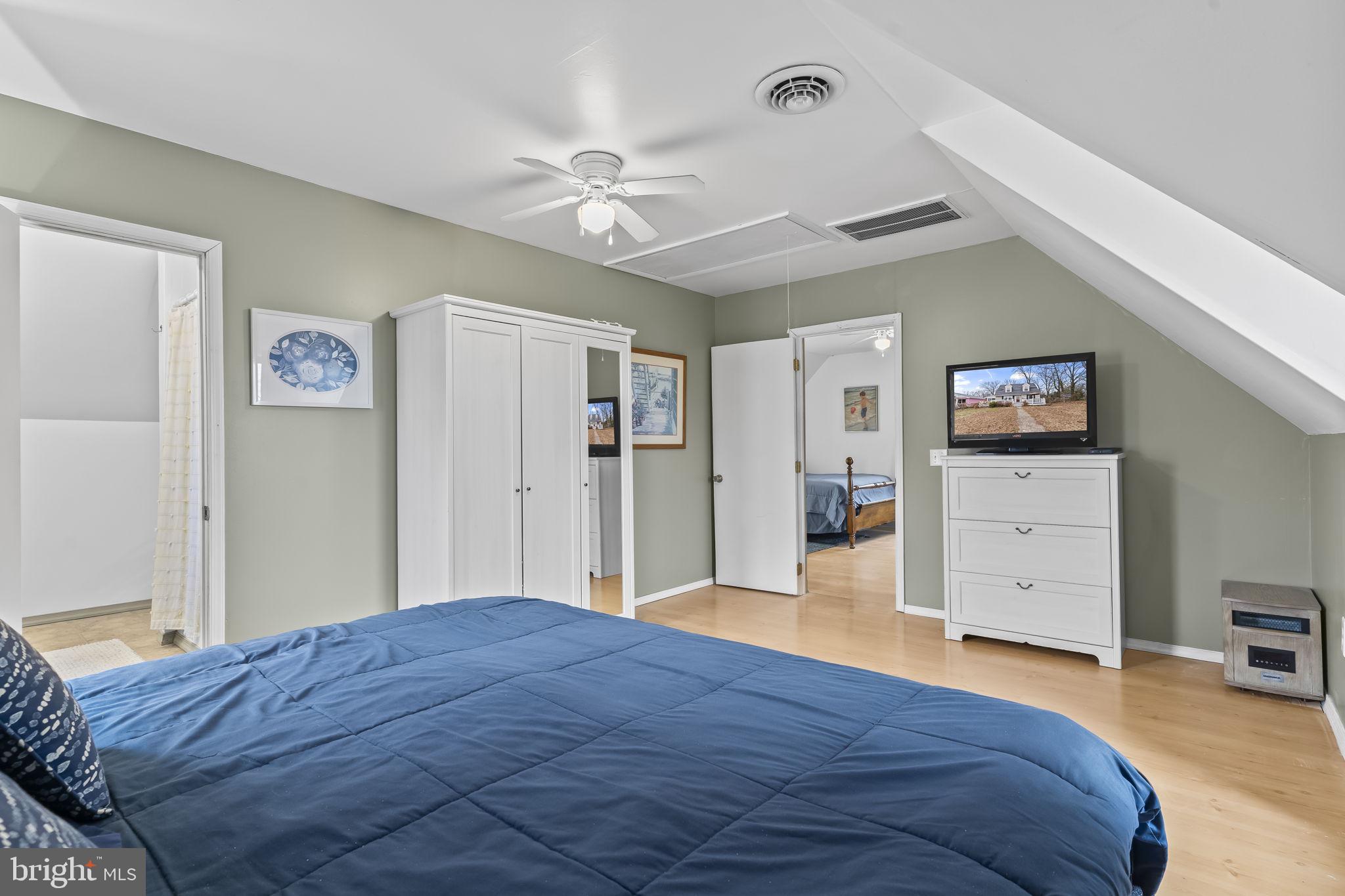 COLONIAL BEACH - Residential