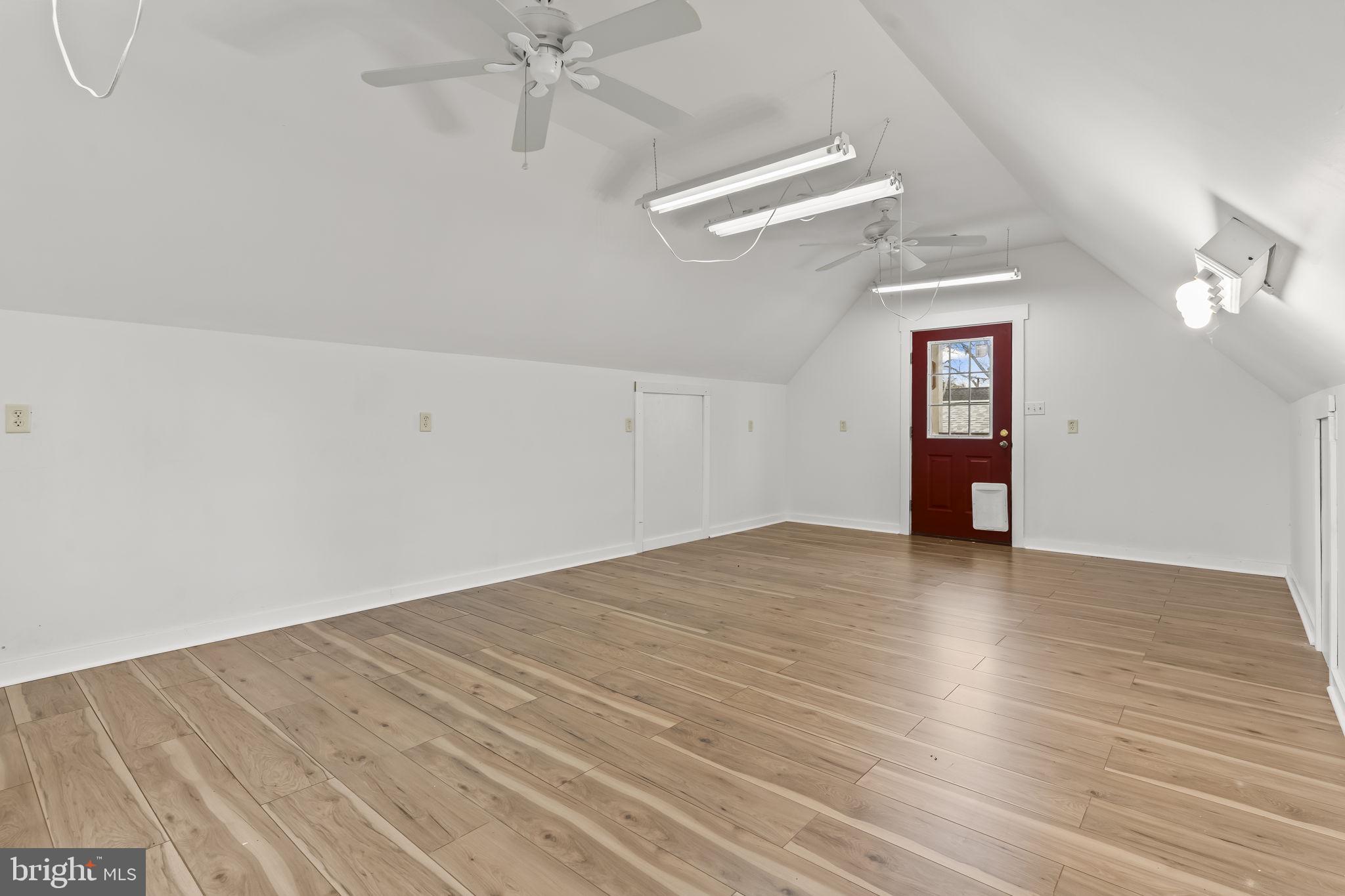 COLONIAL BEACH - Residential