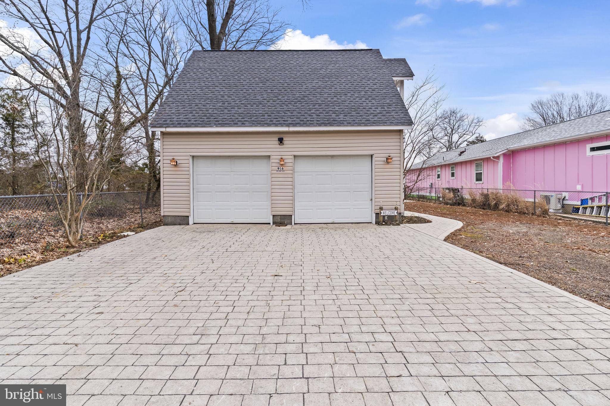 COLONIAL BEACH - Residential