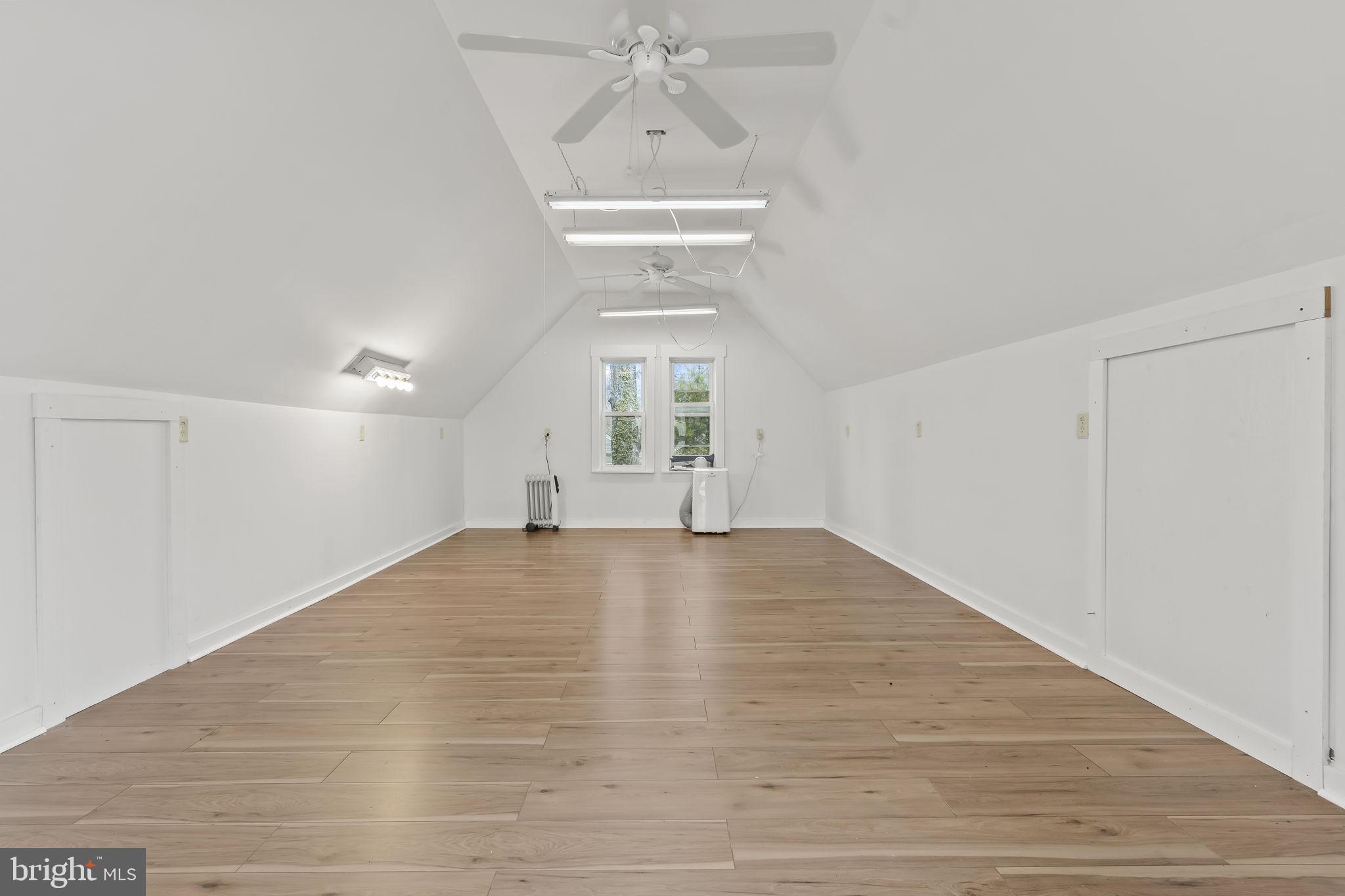 COLONIAL BEACH - Residential